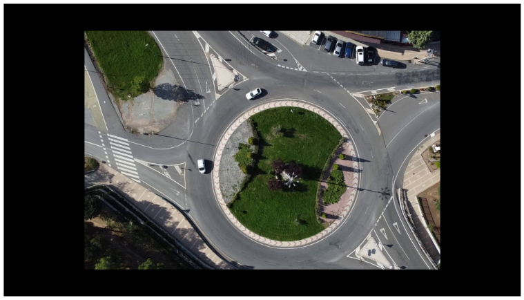 Vista desde lo alto de un edificio

Descripción generada automáticamente con confianza baja